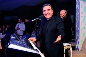 &Uuml;mit Besen 80'li yıllara g&ouml;t&uuml;rd&uuml;...