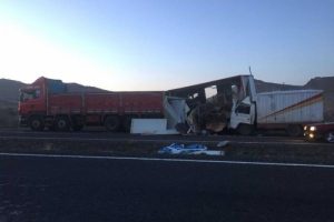 Nevşehir'de kamyonet TIR'a &ccedil;arptı: 1 yaralı