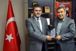 M&uuml;ft&uuml;den, CHP'li başkana plaket