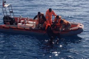 Didim'de batan teknedeki 15 g&ouml;&ccedil;men b&ouml;yle kurtarıldı