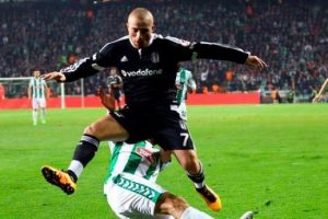 T&ouml;re'nin yokluğunda formayı Cenk giyecek