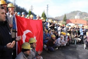 Grizu faciasında &ouml;len 103 madenci dualarla anıldı