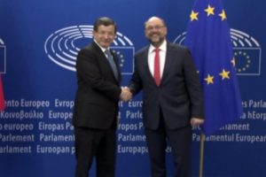 Davutoğlu AP Başkanı'yla g&ouml;r&uuml;ş&uuml;yor