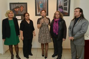 Nil&uuml;fer'de fotoğraflarla "Kadına şiddete hayır" dediler
