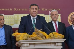 Mecliste patatesli basın toplantısı