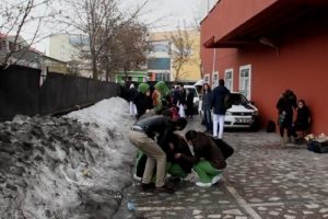 Ağrı'da liseli kız eşarbıyla kendini astı