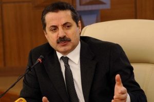 Bakan Faruk &Ccedil;elik, kendisini arayan &uuml;reticilerle telefonla g&ouml;r&uuml;şt&uuml;
