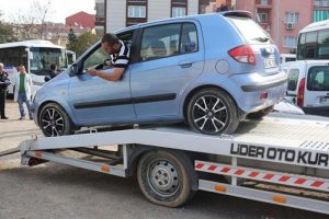 Manisa'da 15 aracın lastiği kesildi