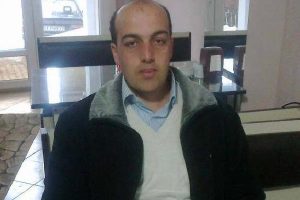 Babasının mezarı başında intihar etti