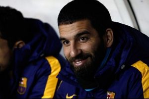 Arda Turan'ın posteri d&uuml;nyaca &uuml;nl&uuml; meydana asıldı