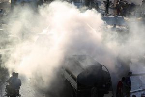 Suriye savaş u&ccedil;akları İdlib'te sivilleri bombaladı: 15 &ouml;l&uuml;, 40 yaralı