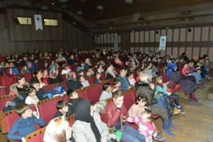 Bursalı &ccedil;ocuklar d&uuml;nyayı balonlarla gezdiler