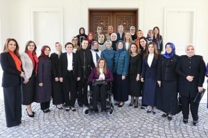 Sare Davutoğlu AK Partili kadın milletvekilleriyle bir araya geldi