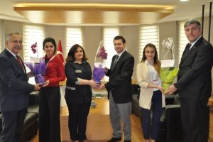 Bursa İTSO'dan kadın &uuml;yelerine &ccedil;i&ccedil;ekli 8 Mart kutlaması