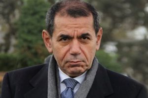 Galatasaray'da Başkan Dursun &Ouml;zbek masaya yumruğunu vurdu