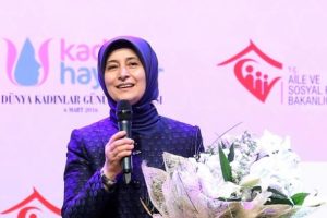 Sare Davutoğlu'ndan 'Kadın Hayattır' mesajı