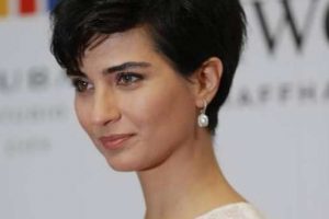 Tuba B&uuml;y&uuml;k&uuml;st&uuml;n g&ouml;renleri şaşırttı!