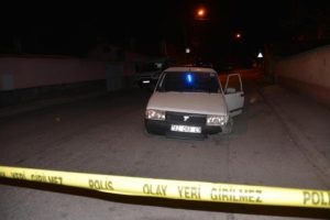 Trafikteki yol kavgası kanlı bitti: 1 &ouml;l&uuml;, 1 yaralı