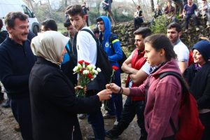 Bursa Yenişehir'de sevgi y&uuml;r&uuml;y&uuml;ş&uuml;