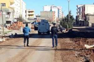 İdil'de &ccedil;atışma: 2 asker yaralı