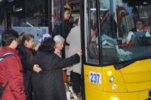 Adanalı kadınlara bug&uuml;n otob&uuml;sler &uuml;cretsiz