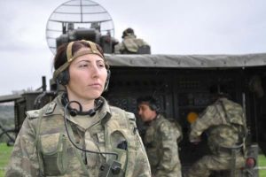 'Askerlik kadınlara &ccedil;ok yakışıyor'