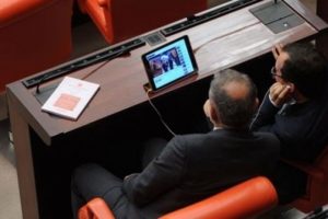 Sosyal medyayı en iyi kullanan bakan belli oldu