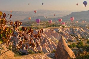 Kapadokya'nın balonları yarım milyon turist u&ccedil;urdu