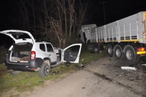TIR'la otomobil &ccedil;arpıştı: 1 &ouml;l&uuml;, 1 yaralı