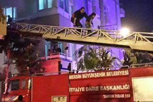 Suriyelilerin kaldığı apartmandaki yangın korkuttu