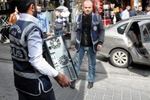 Gaziantep'te 3 adrese 'paralel yapı' baskını