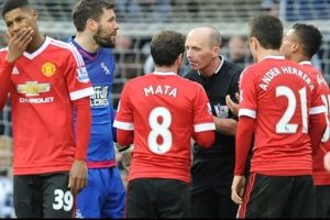 Juan Mata taraftarlardan &ouml;z&uuml;r diledi