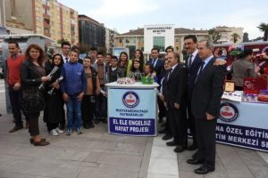 Bursa'da engellilerden kadınlara anlamlı hediye