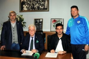Bursaspor'da Muhammed Şengezer'le 5 yıllık s&ouml;zleşme imzalandı