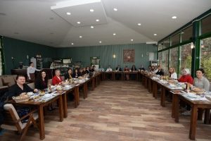 Bursa Osmangazili kadınlar yemekte buluştu