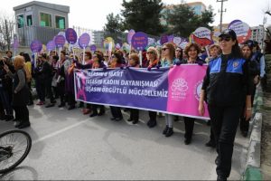 Bursa Nil&uuml;fer'de 'Kadın Y&uuml;r&uuml;y&uuml;ş&uuml;'