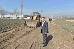 Bursa'nın İneg&ouml;l Belediyesi yol &ccedil;alışmalarını s&uuml;rd&uuml;r&uuml;yor
