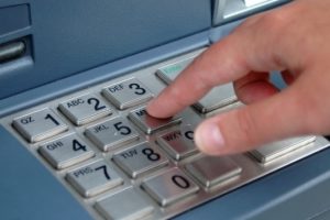 ATM'den para &ccedil;ekerken aman dikkat!