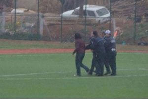Sağlık personeli kadın ma&ccedil;ta silahını ateşledi