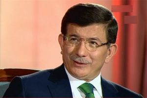 Davutoğlu'ndan &Ccedil;ipras'a esprili se&ccedil;im daveti