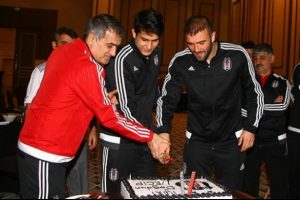 Beşiktaş'ta Alexis ile Marcelo, erteleme ma&ccedil;ında g&ouml;rev yapamayacak