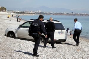 D&uuml;nyaca &uuml;nl&uuml; sahilde ilgin&ccedil; g&ouml;r&uuml;nt&uuml;