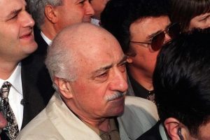 G&uuml;len'in avukatına dava