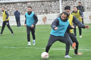 İneg&ouml;lspor, play-off umutlarını artırmak istiyor