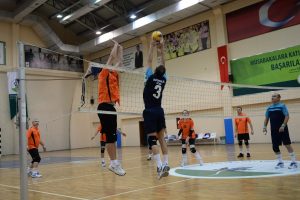 Bursa Osmangazi Belediyesi voleybol turnuvası d&uuml;zenledi