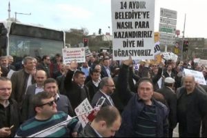 Servis&ccedil;ilerden tabutlu ve kırmızı kartlı eylem