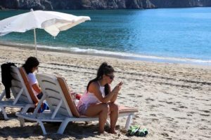 Alanya'da tatilciler denize girdi