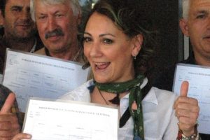 &Ouml;zlem Tekin artık resmen muhtar azası