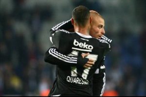 Beşiktaş'ta Quaresma ve G&ouml;khan bug&uuml;nde antrenmana katılmadı