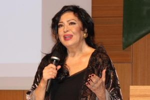 T&uuml;rkan Şoray Sivas'ta hayranlarıyla buluştu